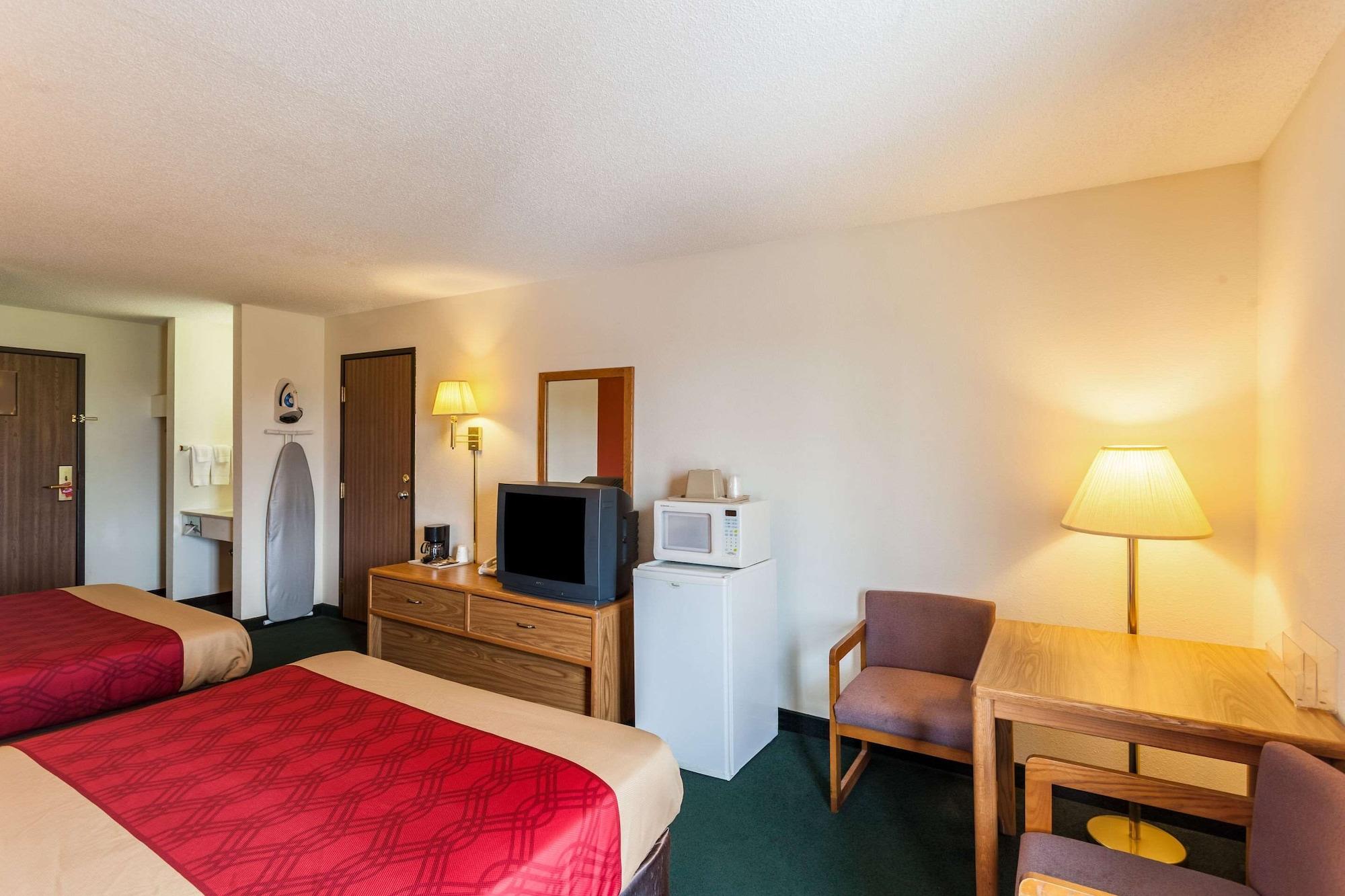 Econo Lodge Lincoln Bagian luar foto