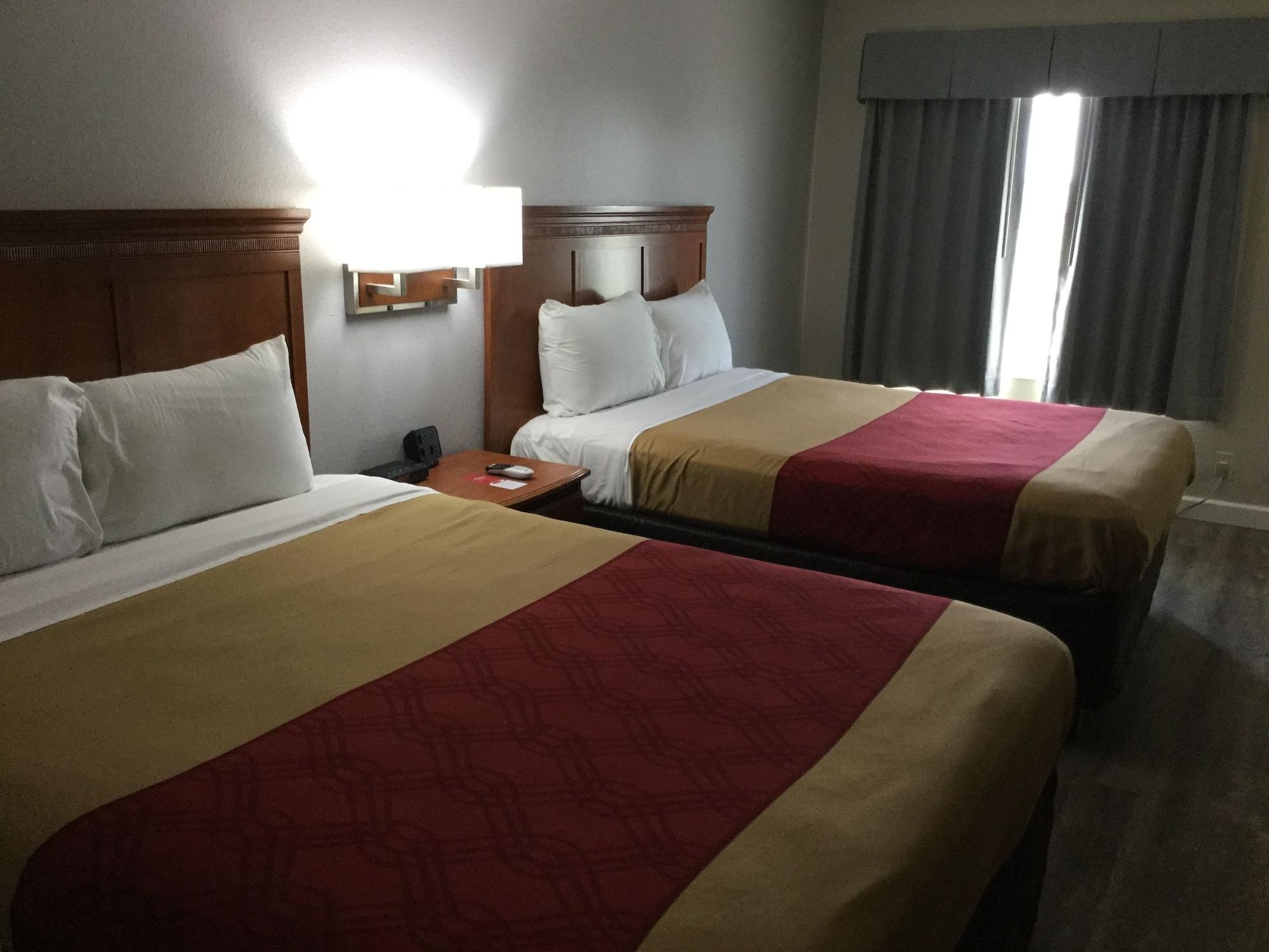 Econo Lodge Lincoln Bagian luar foto