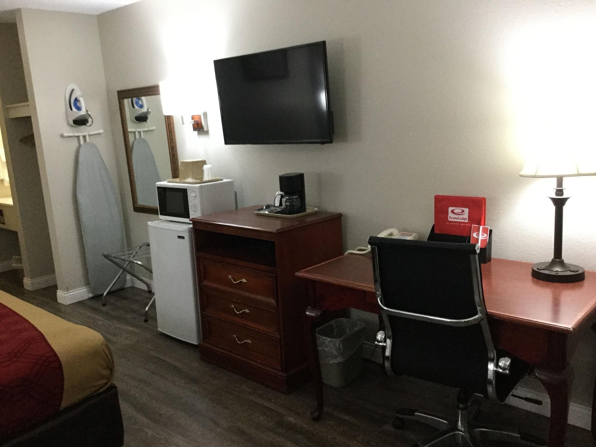 Econo Lodge Lincoln Bagian luar foto