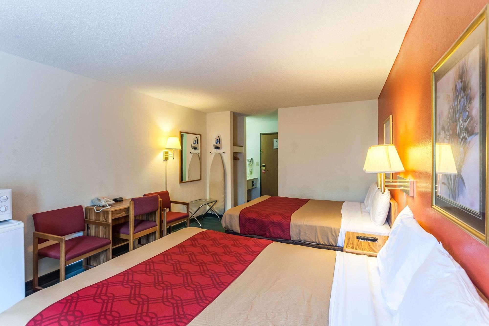 Econo Lodge Lincoln Bagian luar foto