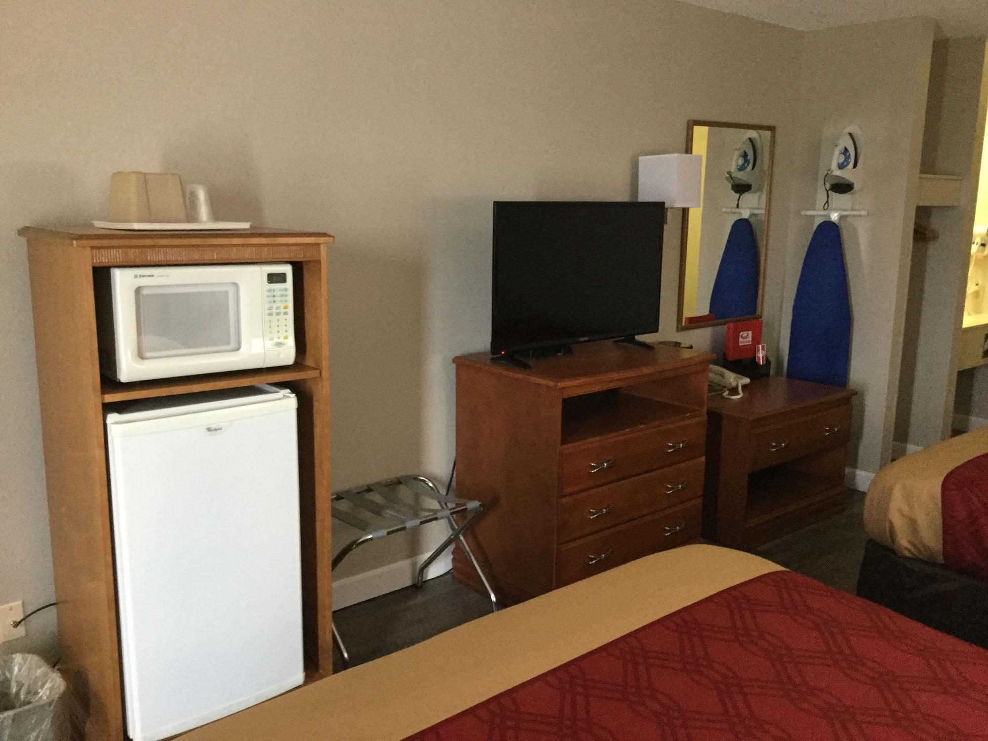 Econo Lodge Lincoln Bagian luar foto