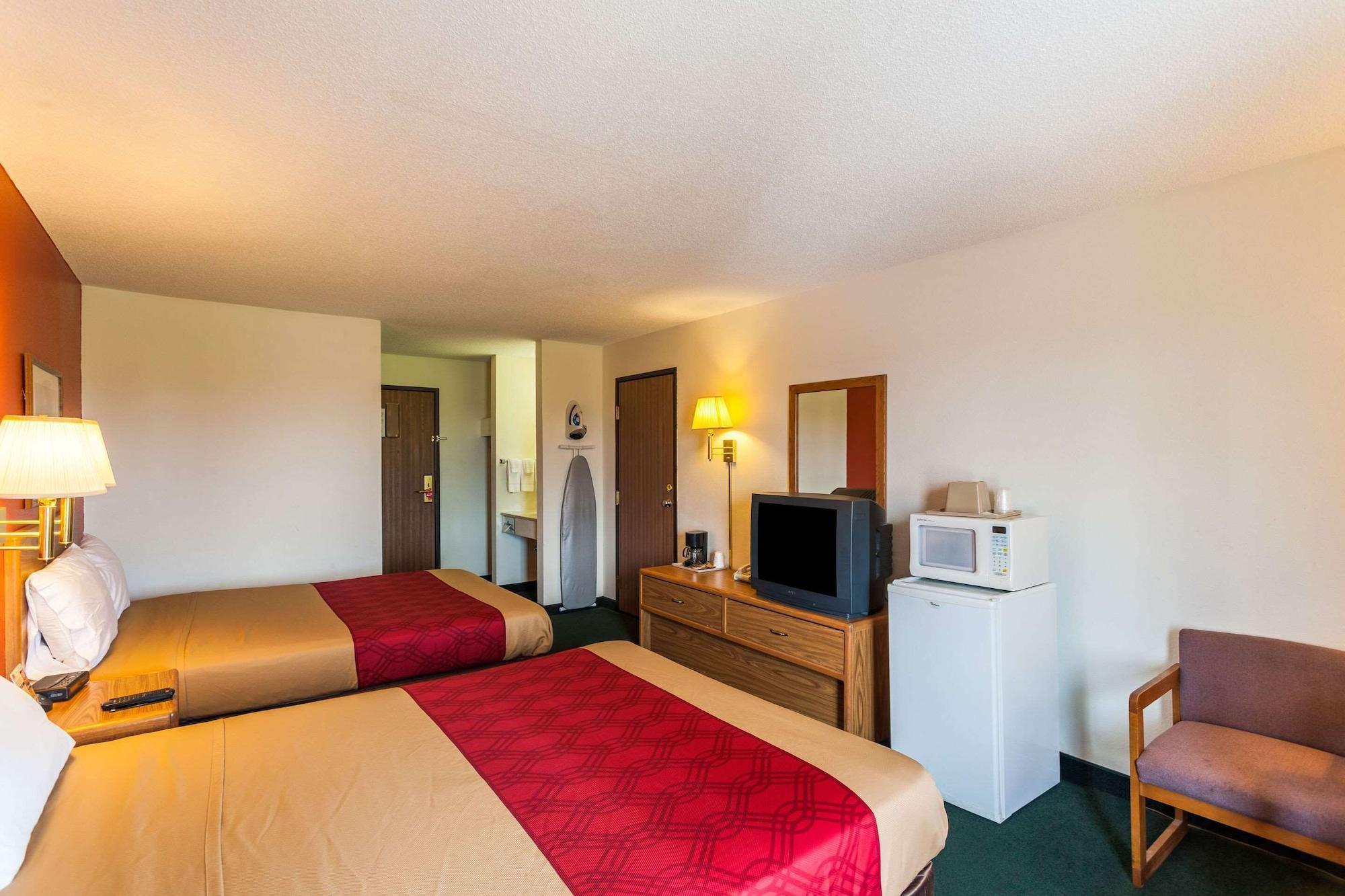 Econo Lodge Lincoln Bagian luar foto