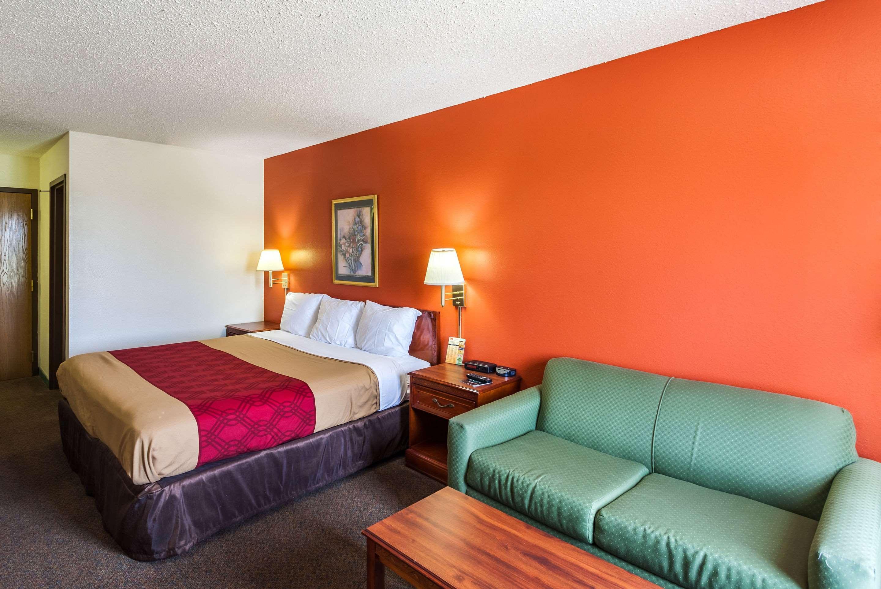 Econo Lodge Lincoln Bagian luar foto