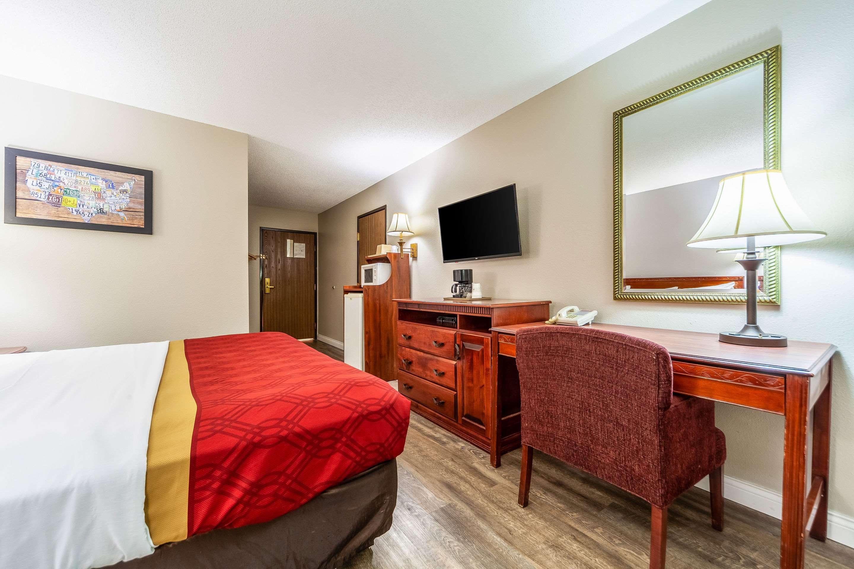 Econo Lodge Lincoln Bagian luar foto