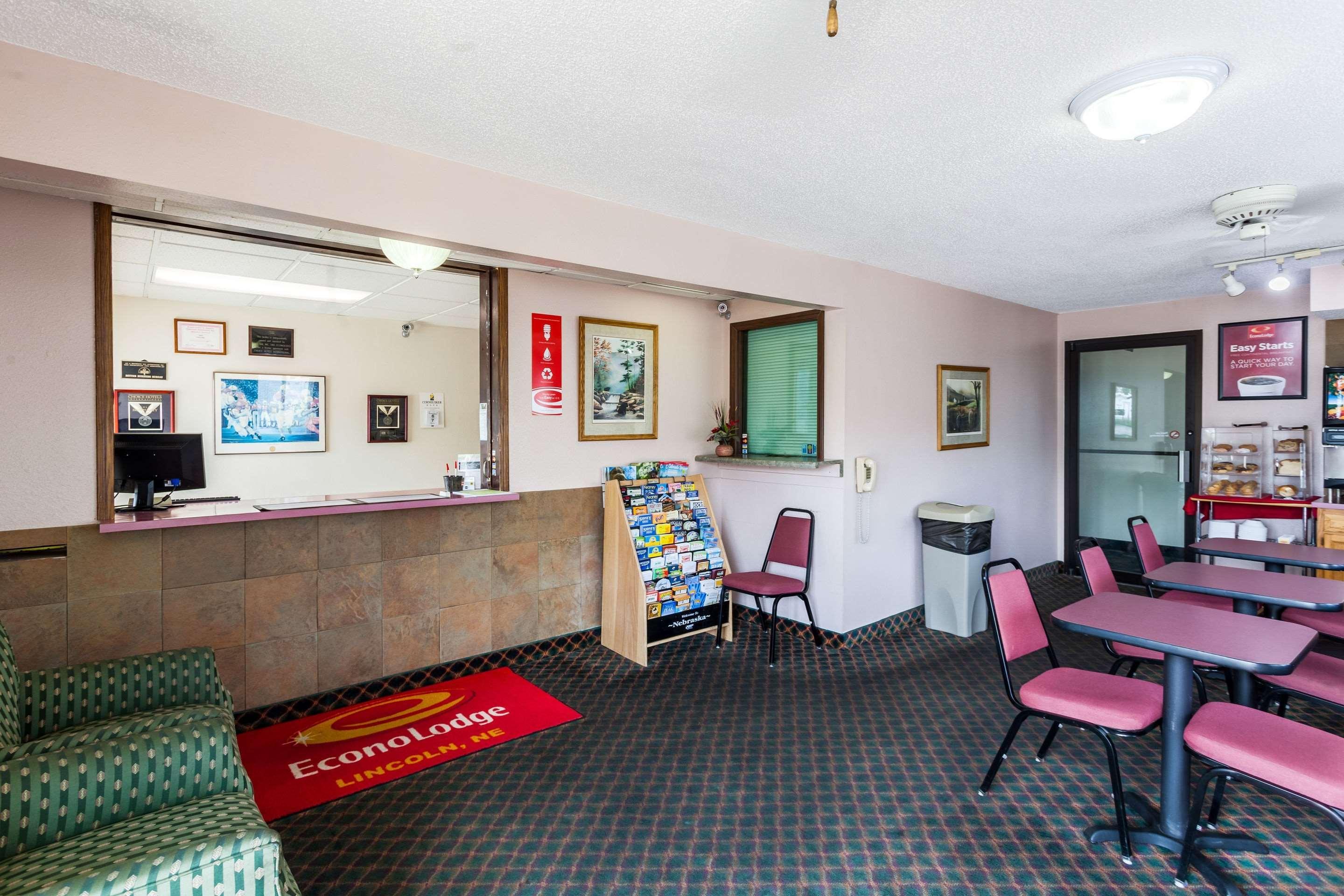 Econo Lodge Lincoln Bagian luar foto