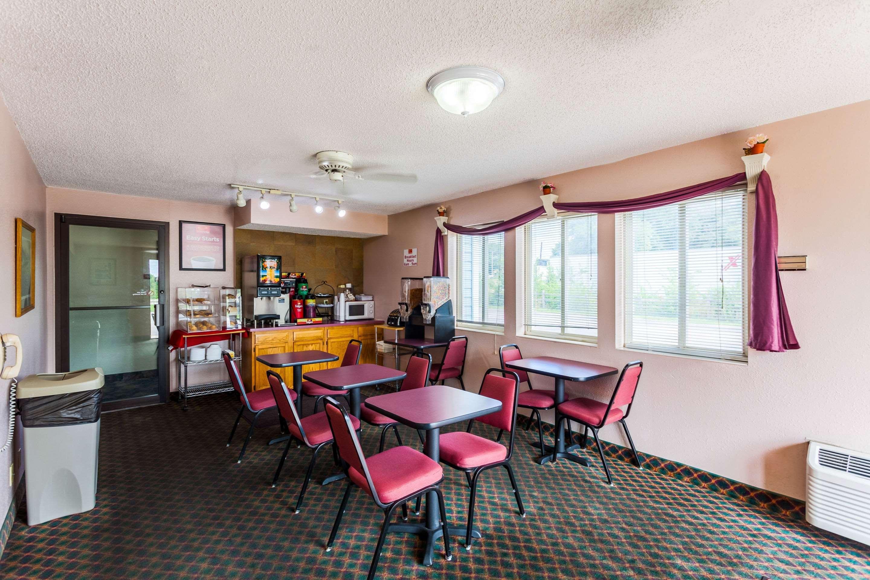 Econo Lodge Lincoln Bagian luar foto