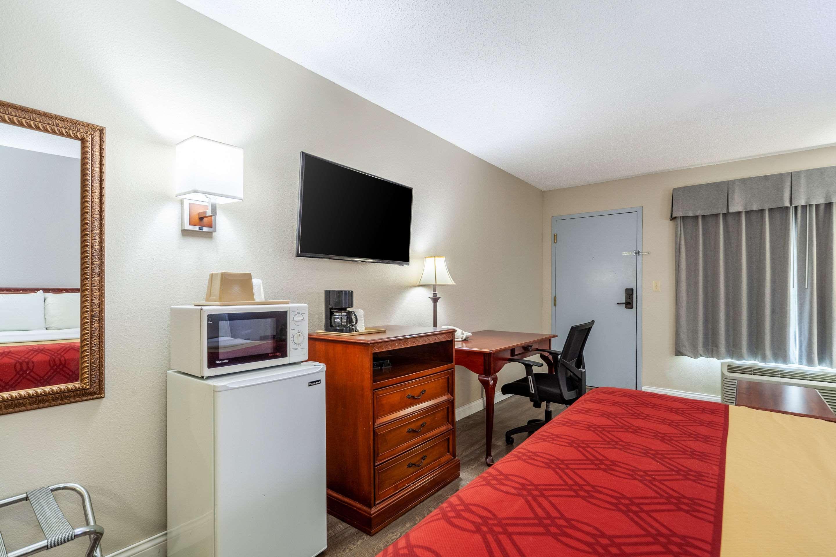 Econo Lodge Lincoln Bagian luar foto
