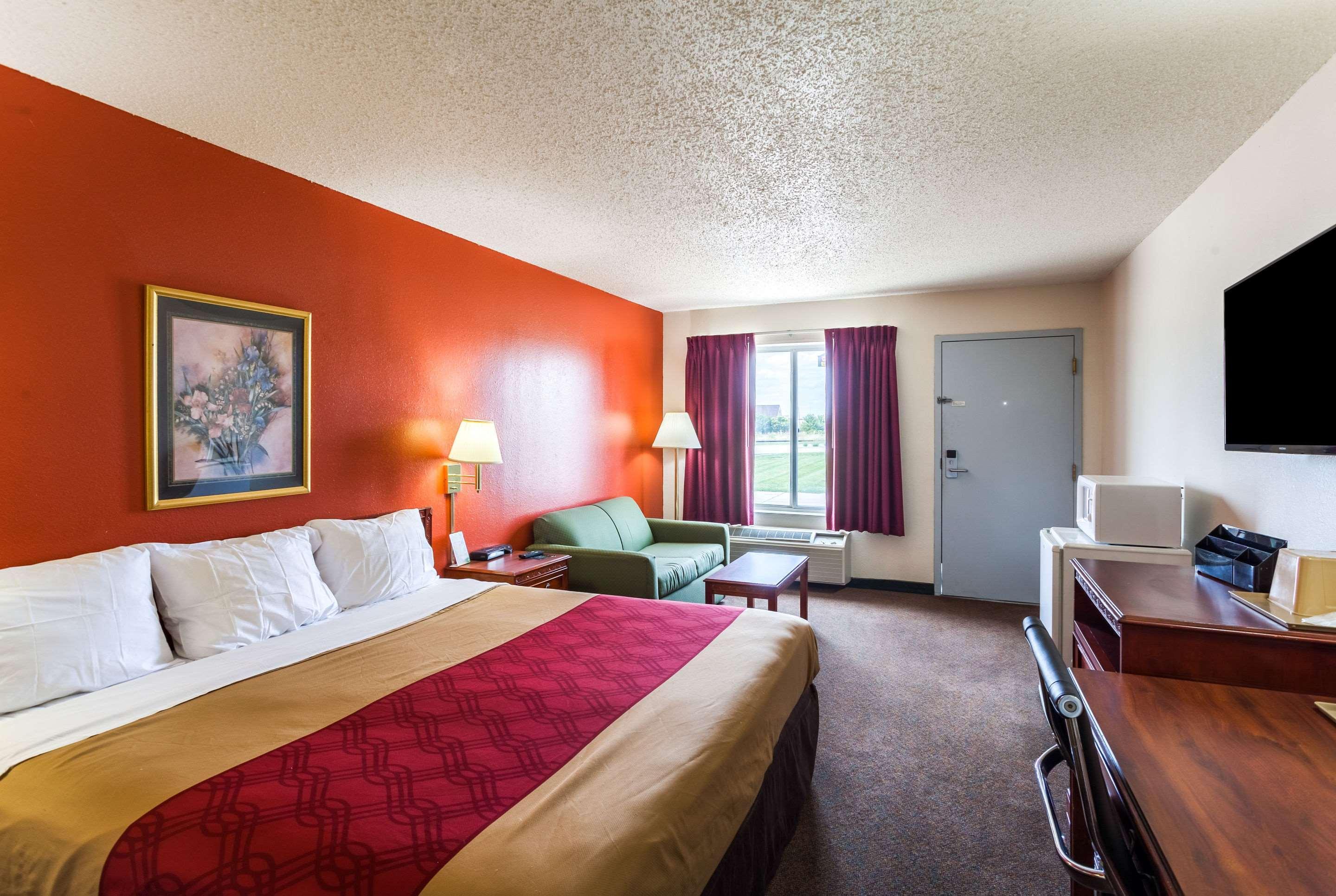 Econo Lodge Lincoln Bagian luar foto