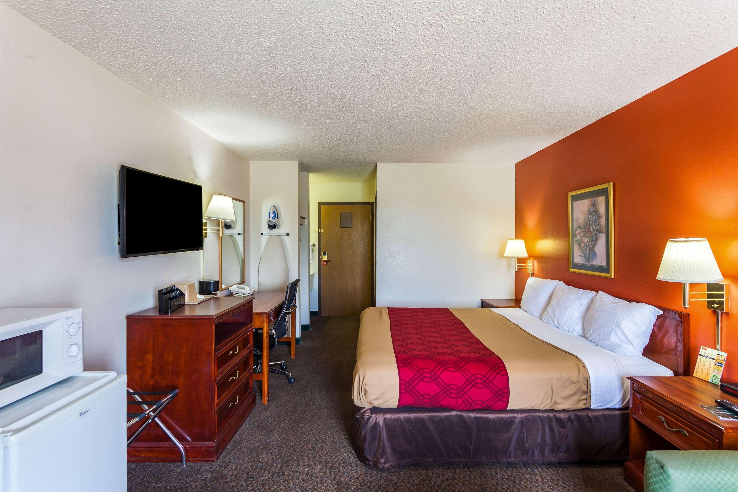 Econo Lodge Lincoln Bagian luar foto