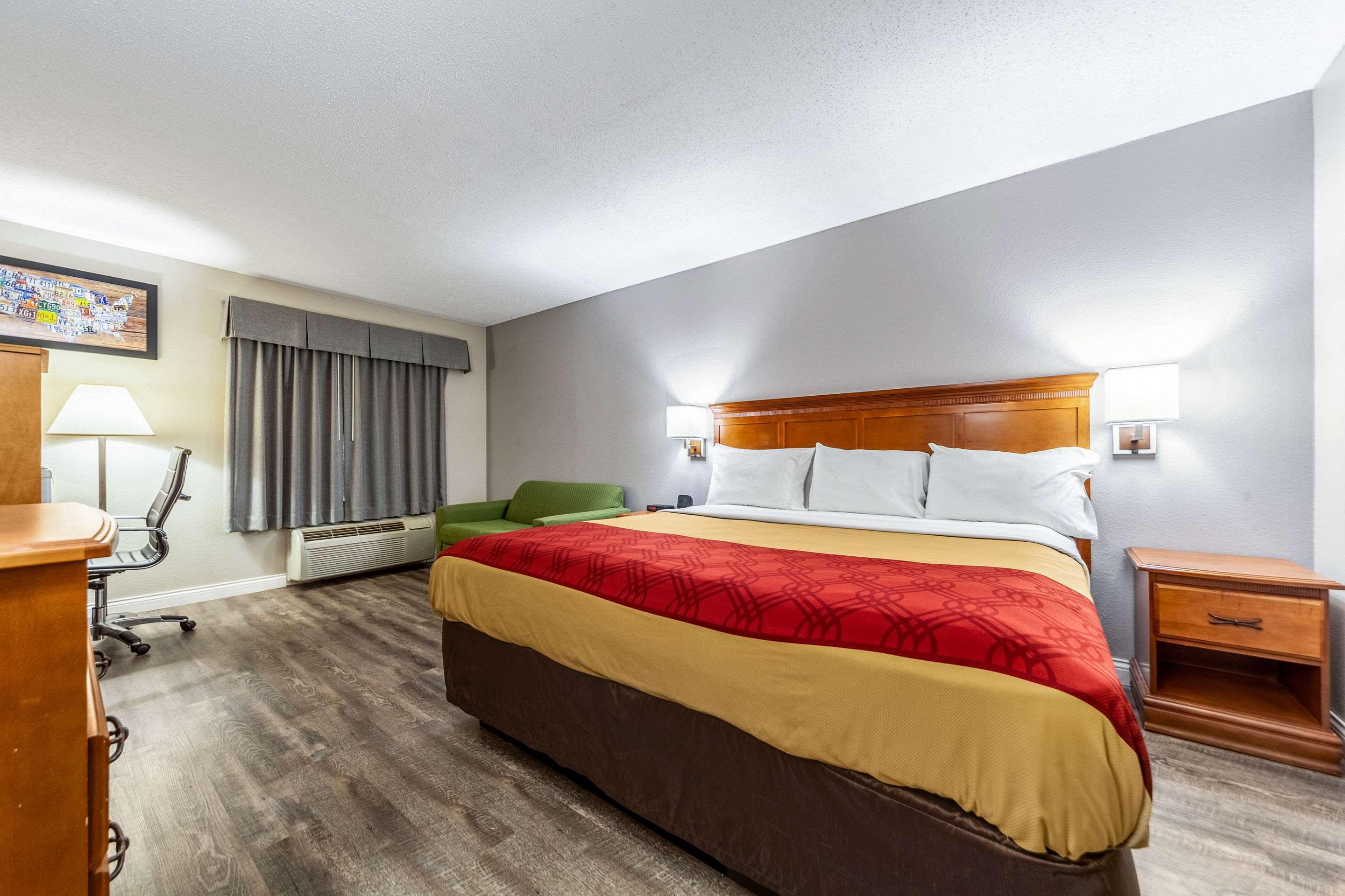 Econo Lodge Lincoln Bagian luar foto