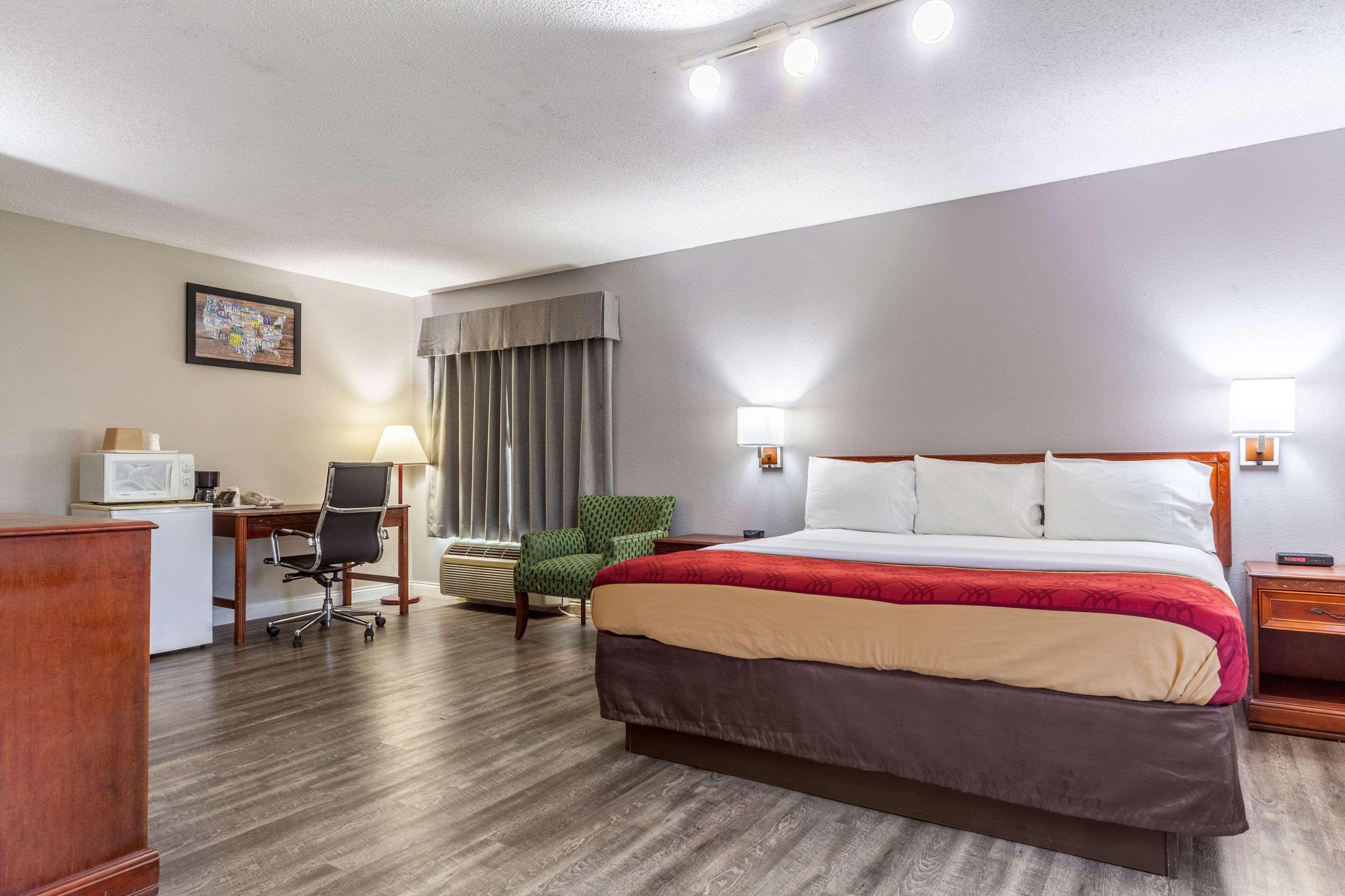 Econo Lodge Lincoln Bagian luar foto