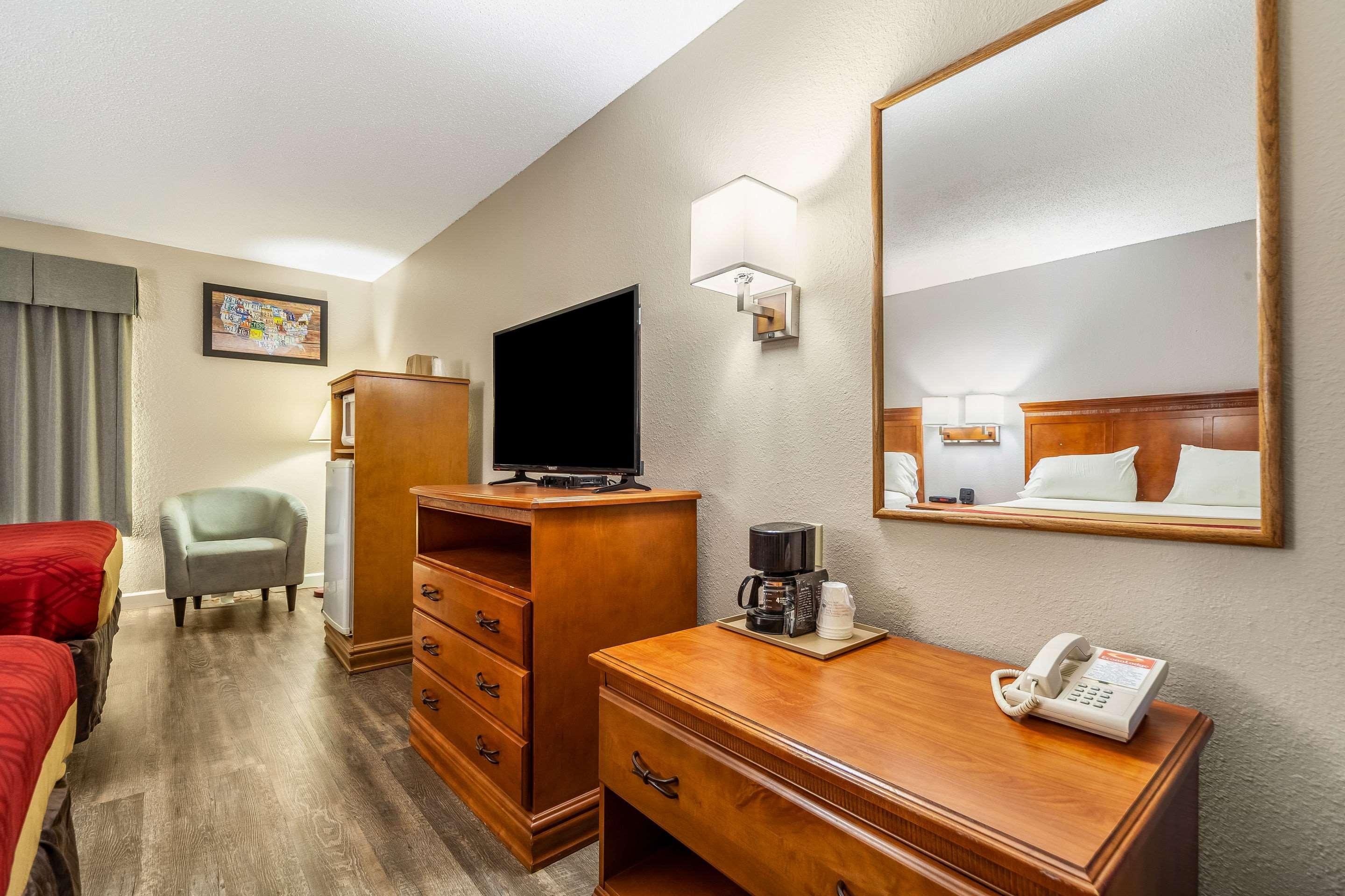 Econo Lodge Lincoln Bagian luar foto