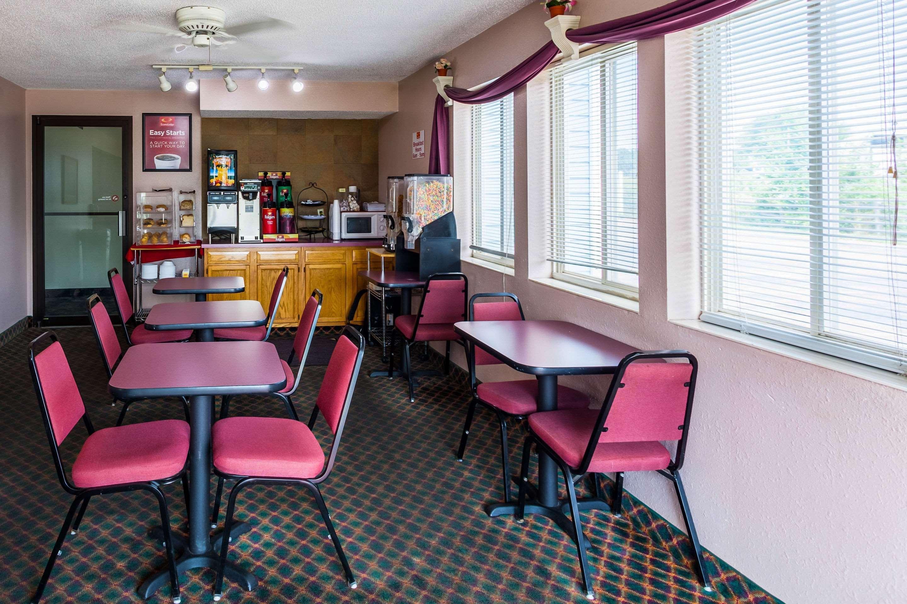 Econo Lodge Lincoln Bagian luar foto