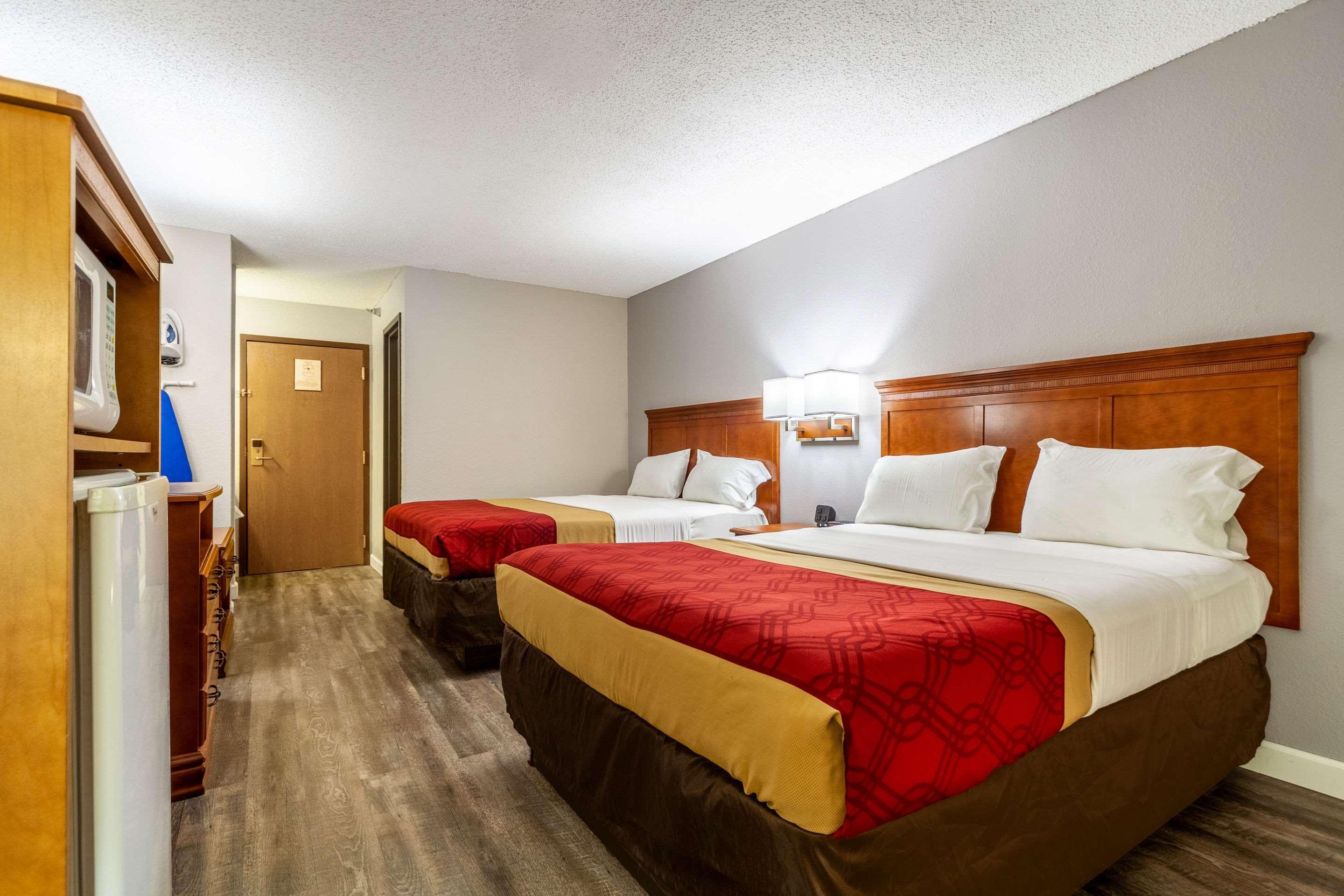 Econo Lodge Lincoln Bagian luar foto