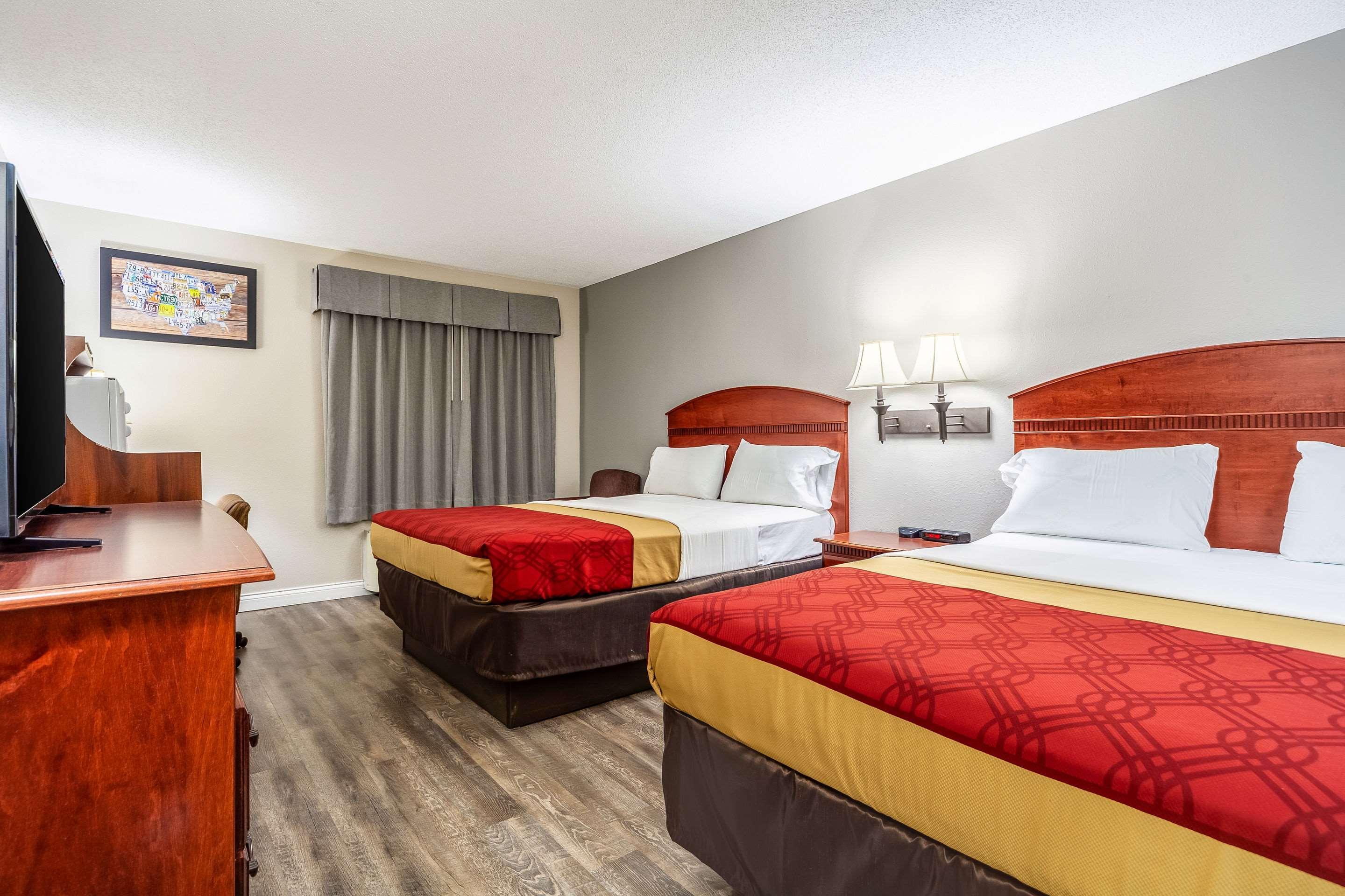 Econo Lodge Lincoln Bagian luar foto