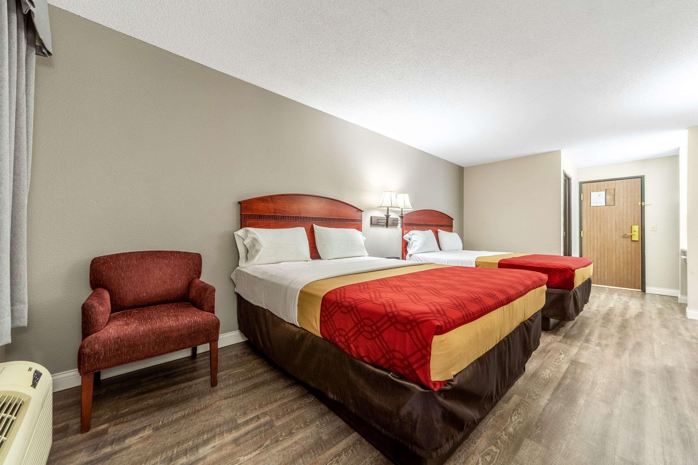 Econo Lodge Lincoln Bagian luar foto