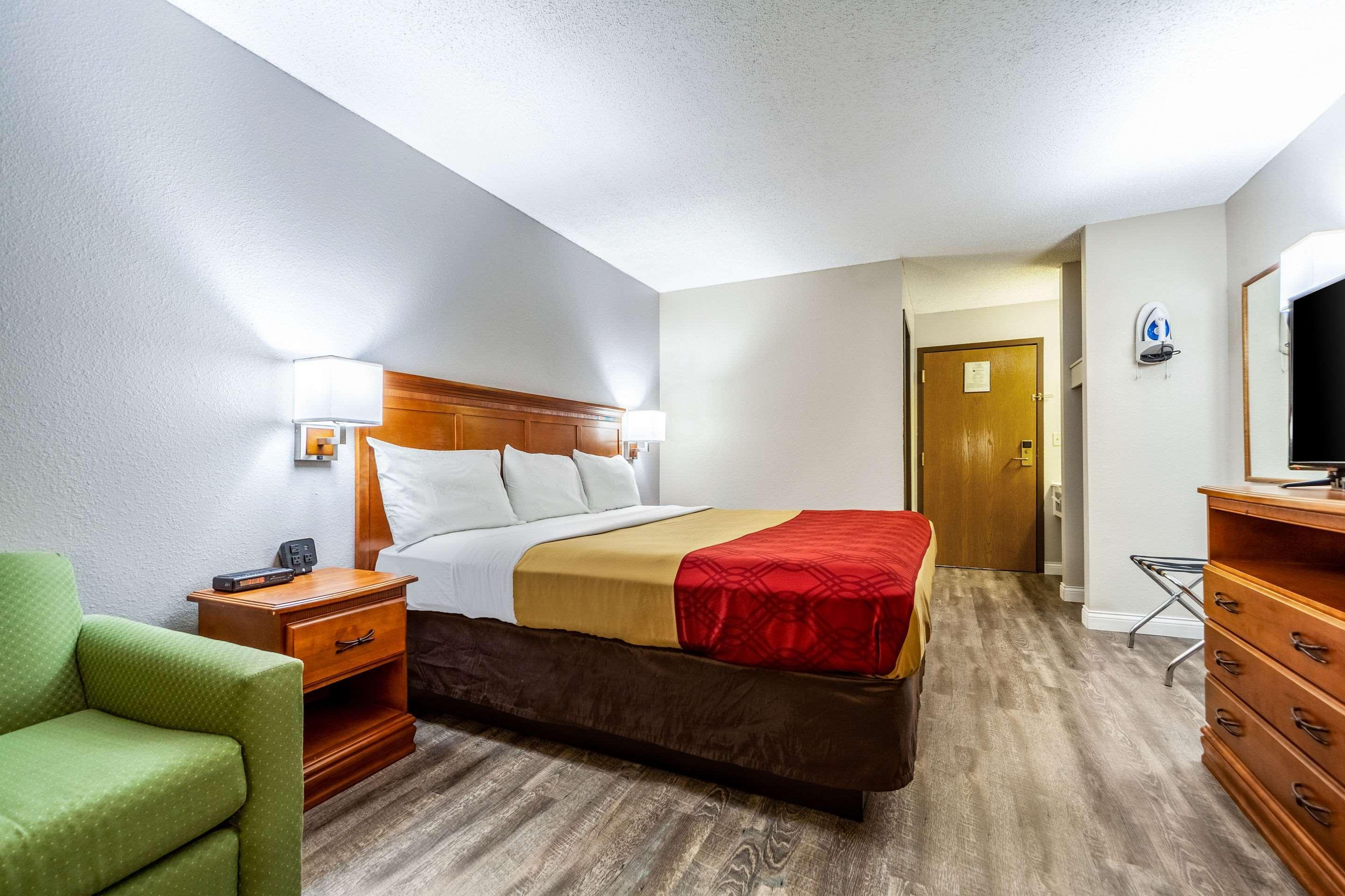 Econo Lodge Lincoln Bagian luar foto