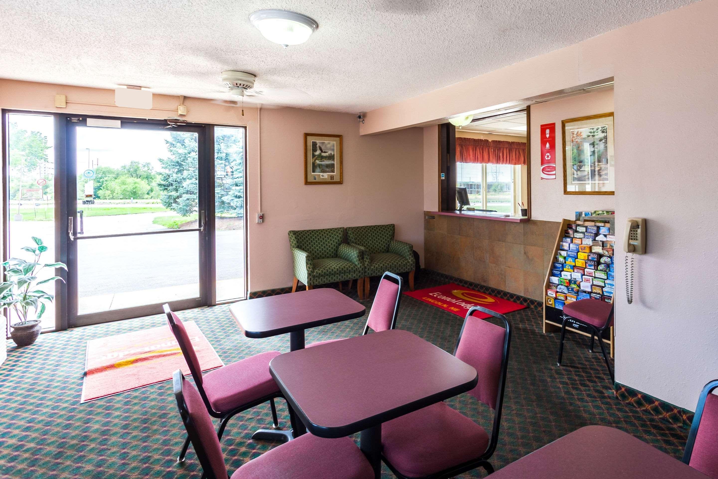 Econo Lodge Lincoln Bagian luar foto