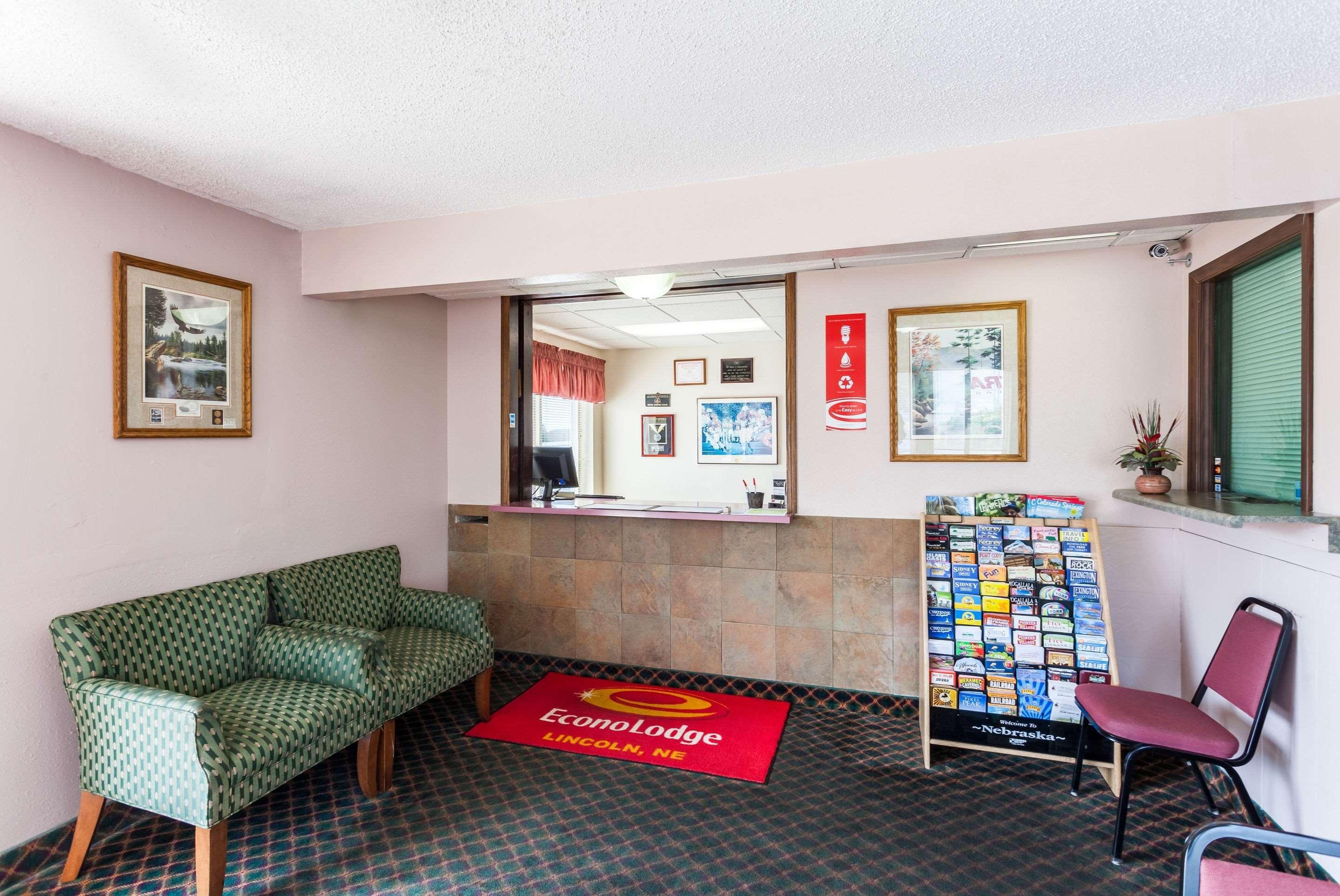 Econo Lodge Lincoln Bagian luar foto