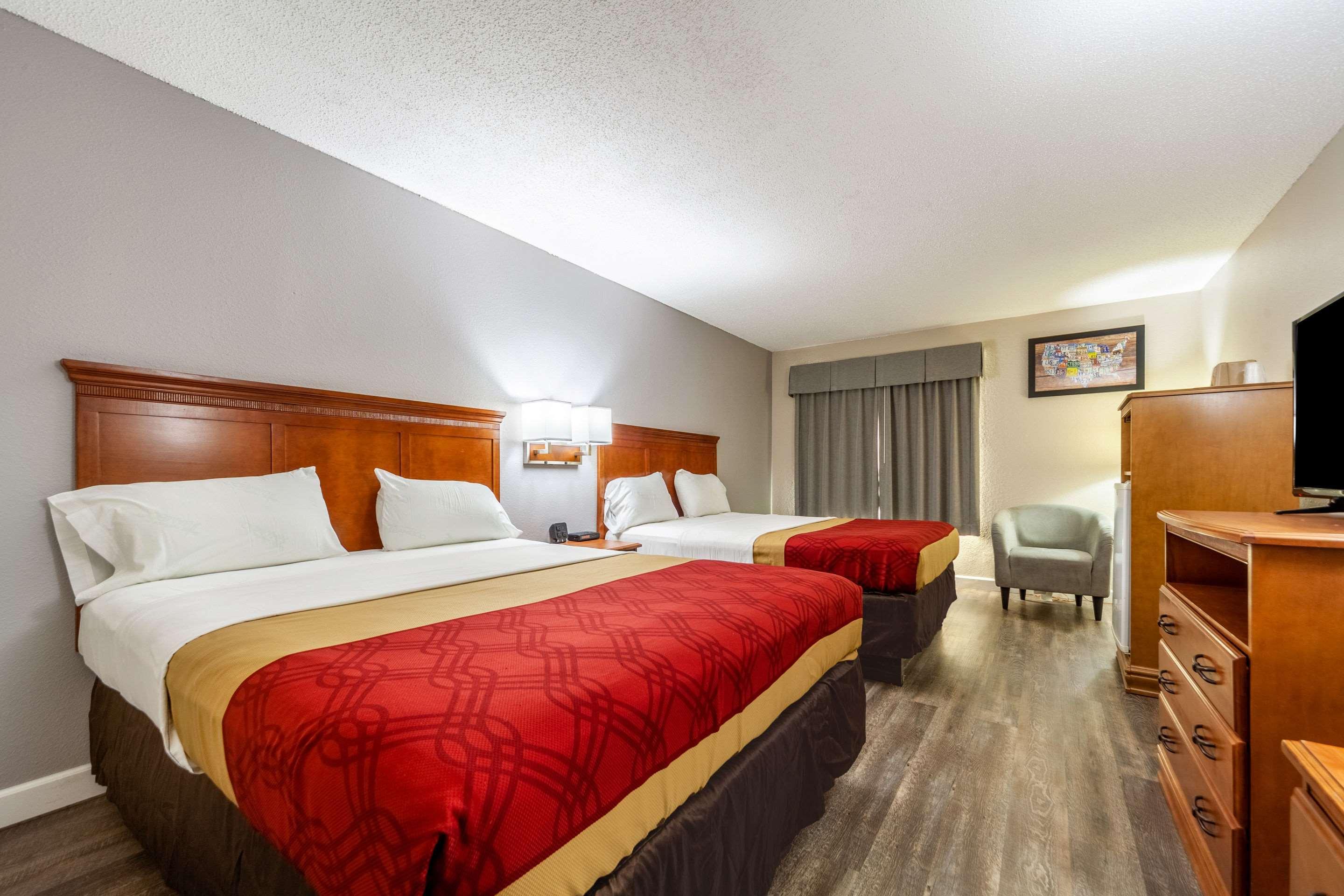 Econo Lodge Lincoln Bagian luar foto