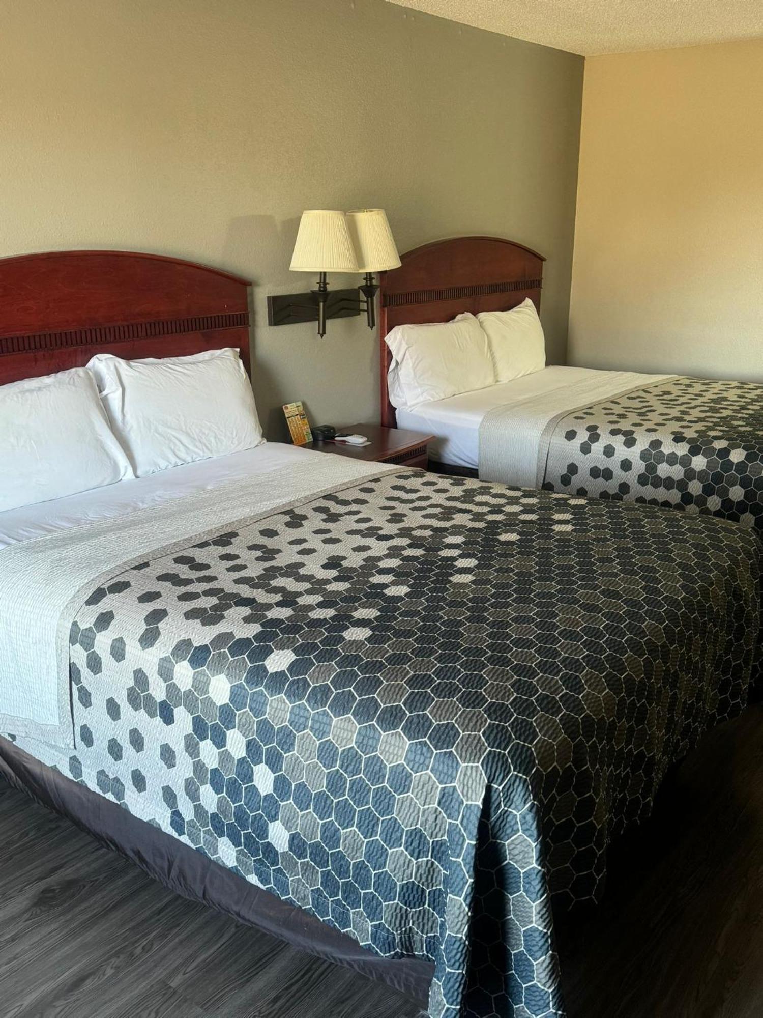 Econo Lodge Lincoln Bagian luar foto