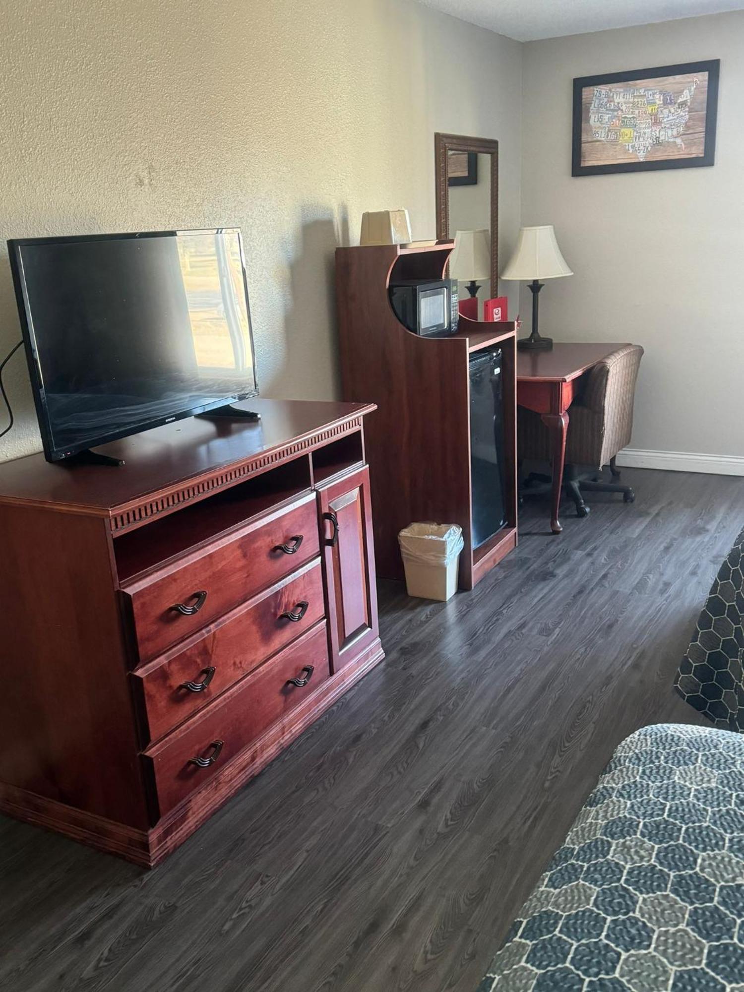 Econo Lodge Lincoln Bagian luar foto