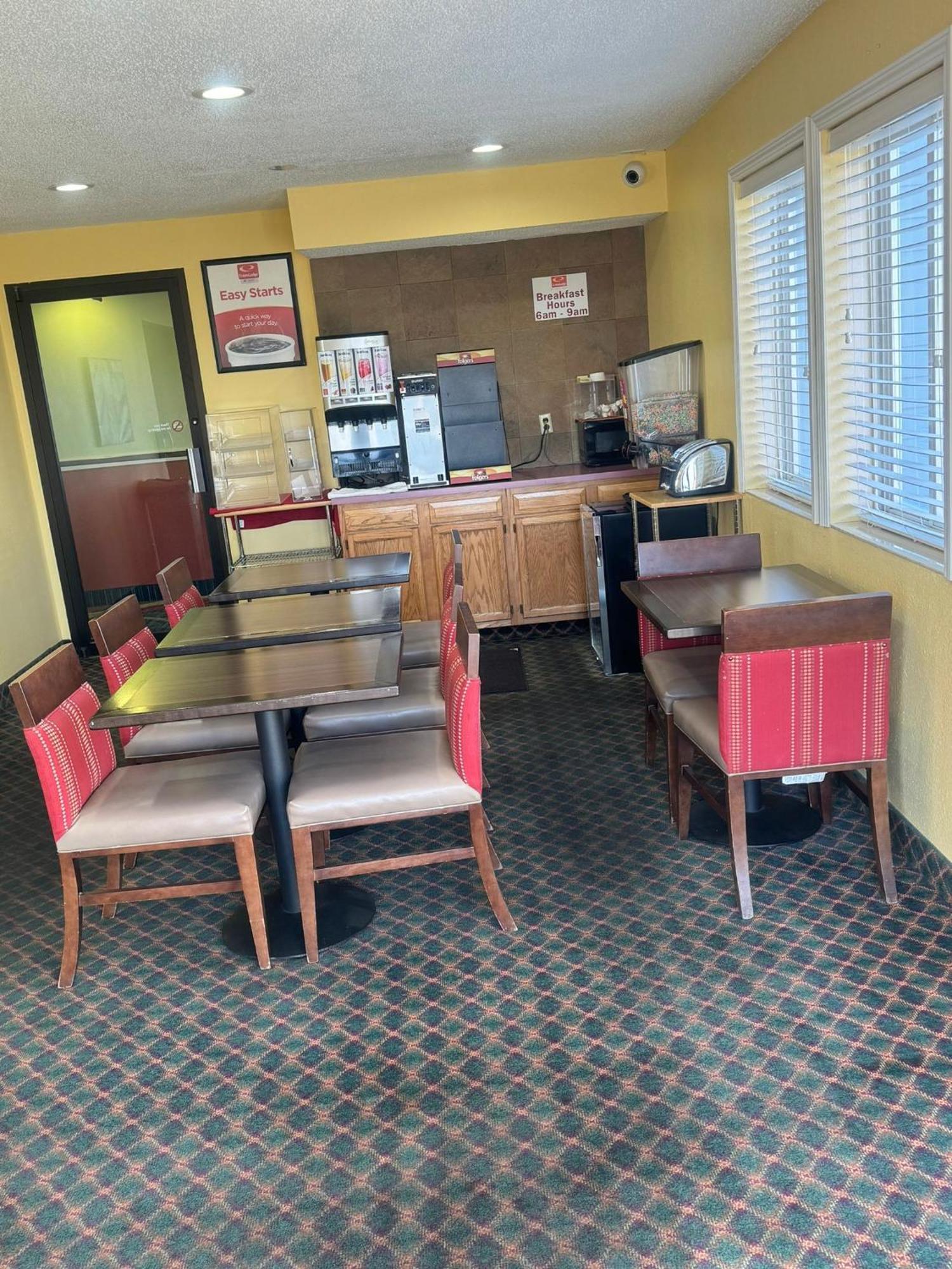 Econo Lodge Lincoln Bagian luar foto