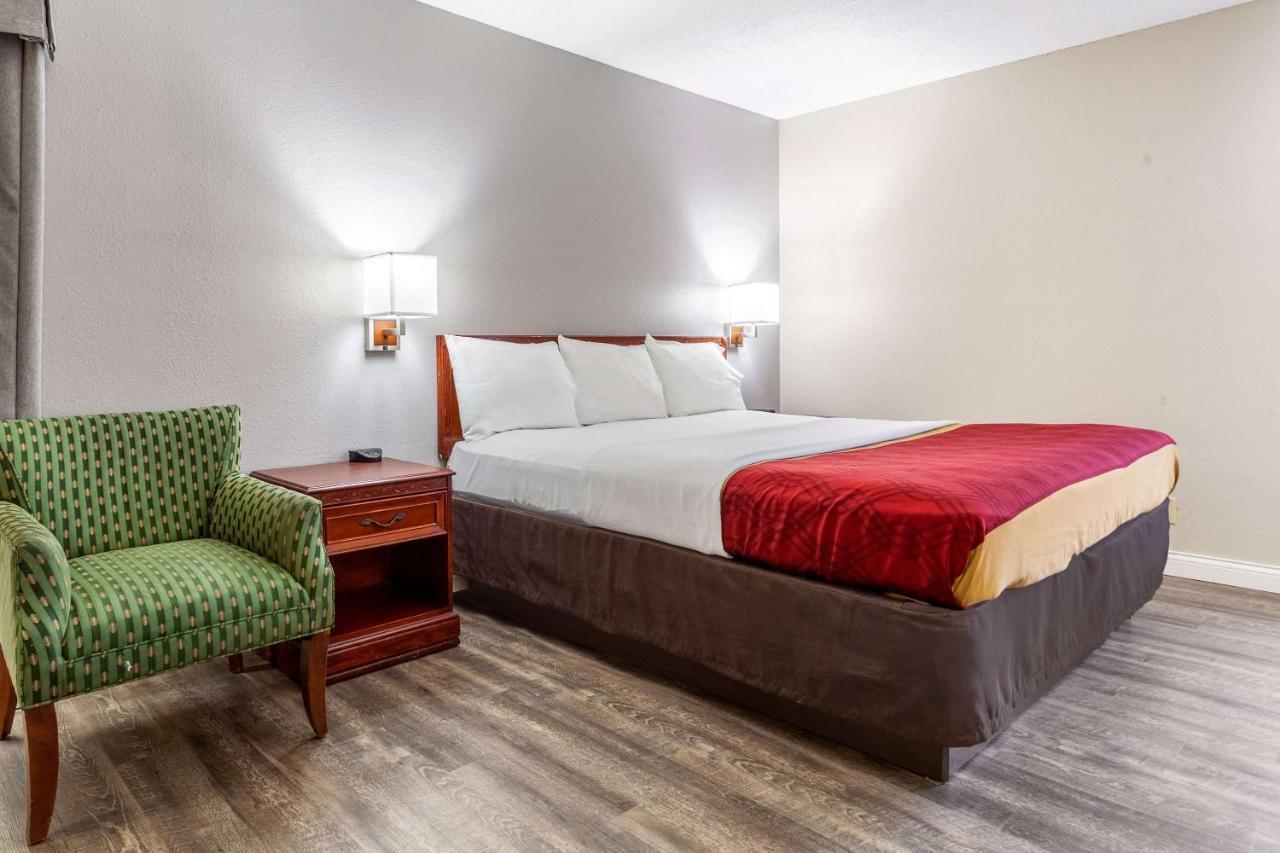 Econo Lodge Lincoln Bagian luar foto